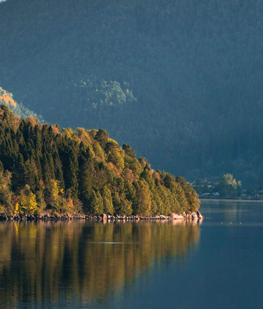 When the anchorage rhymes with peace and silence